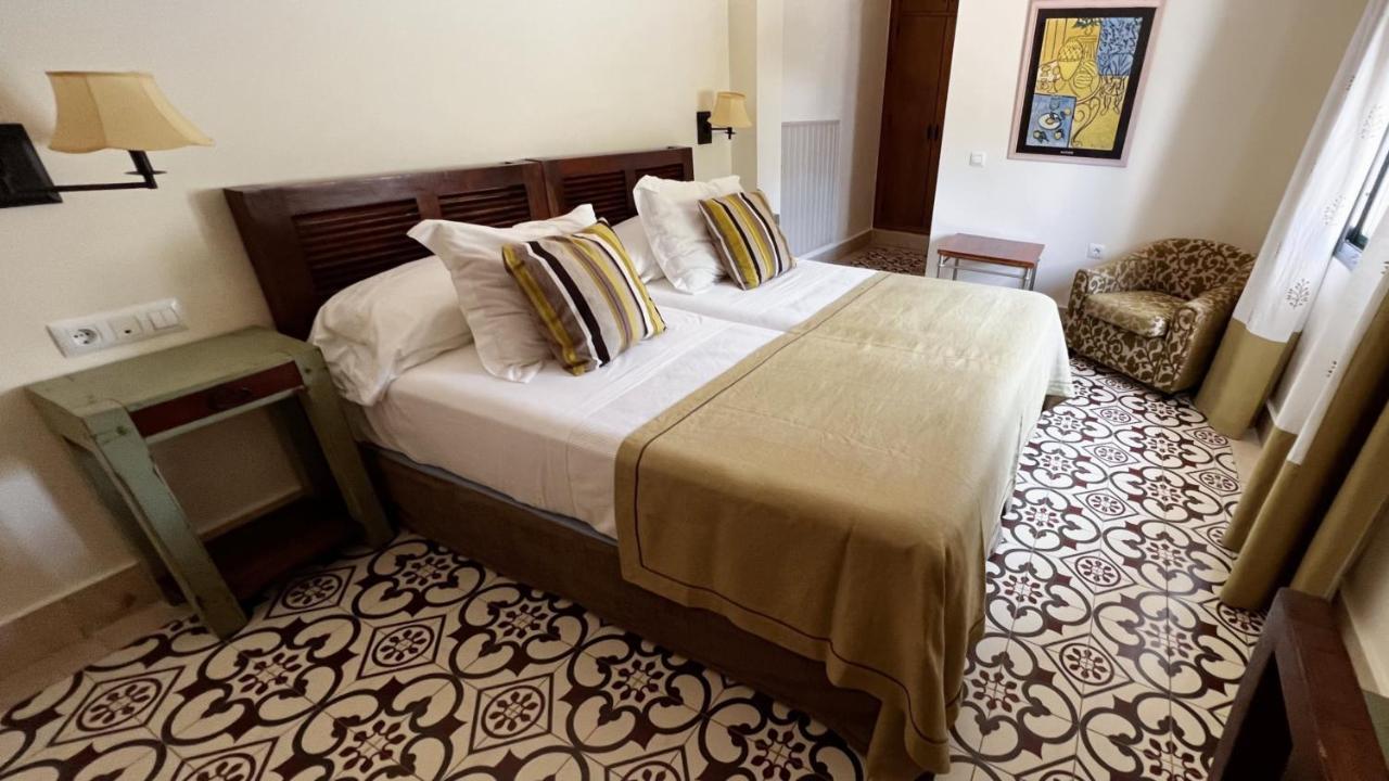 Hotel Sindhura Vejer de la Frontera Exteriör bild