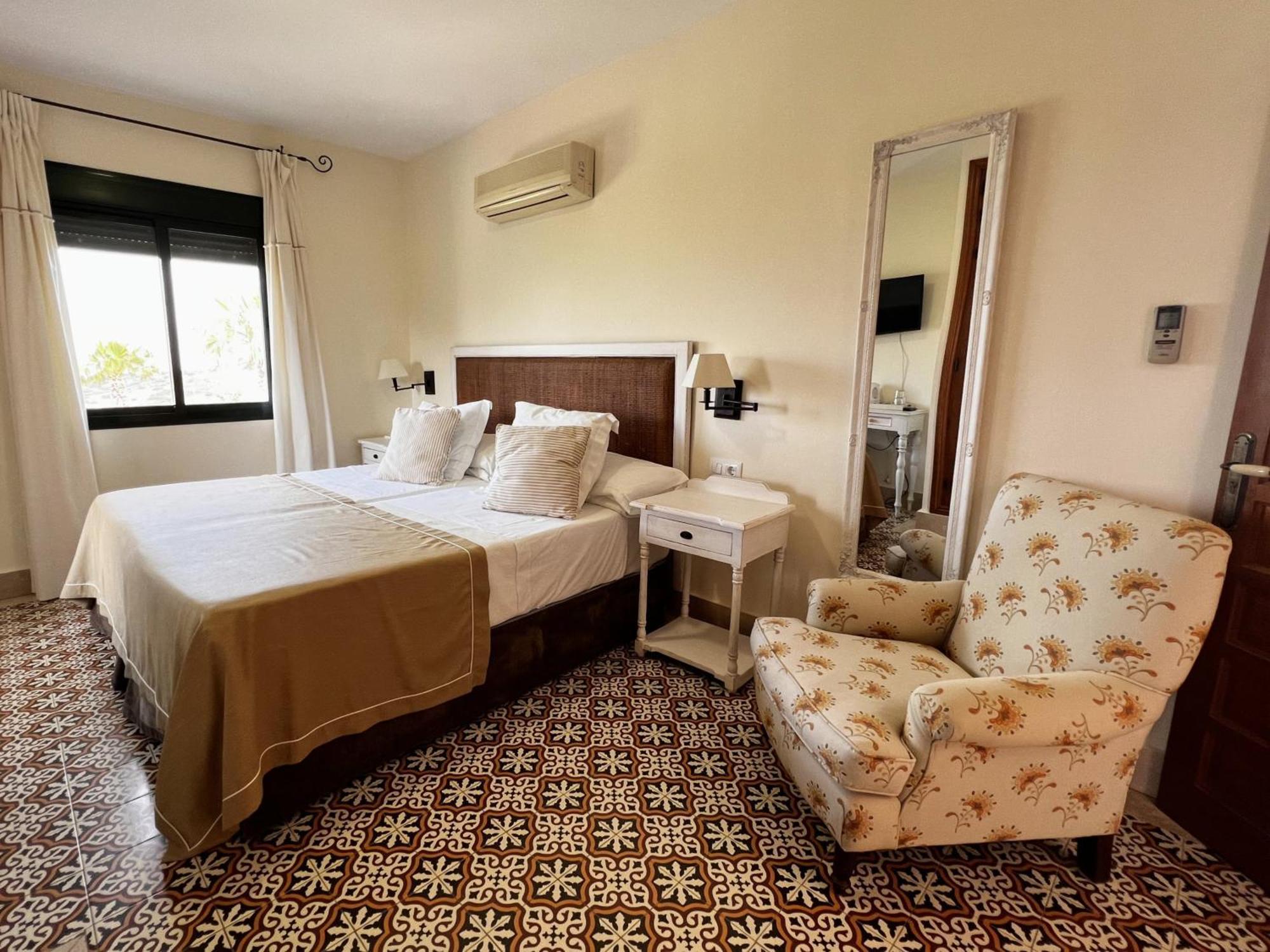 Hotel Sindhura Vejer de la Frontera Exteriör bild