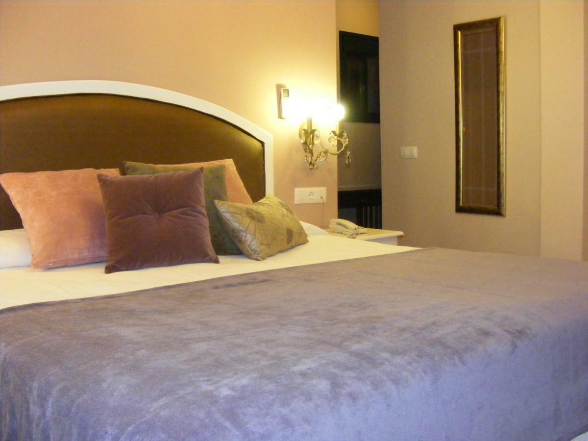 Hotel Sindhura Vejer de la Frontera Exteriör bild